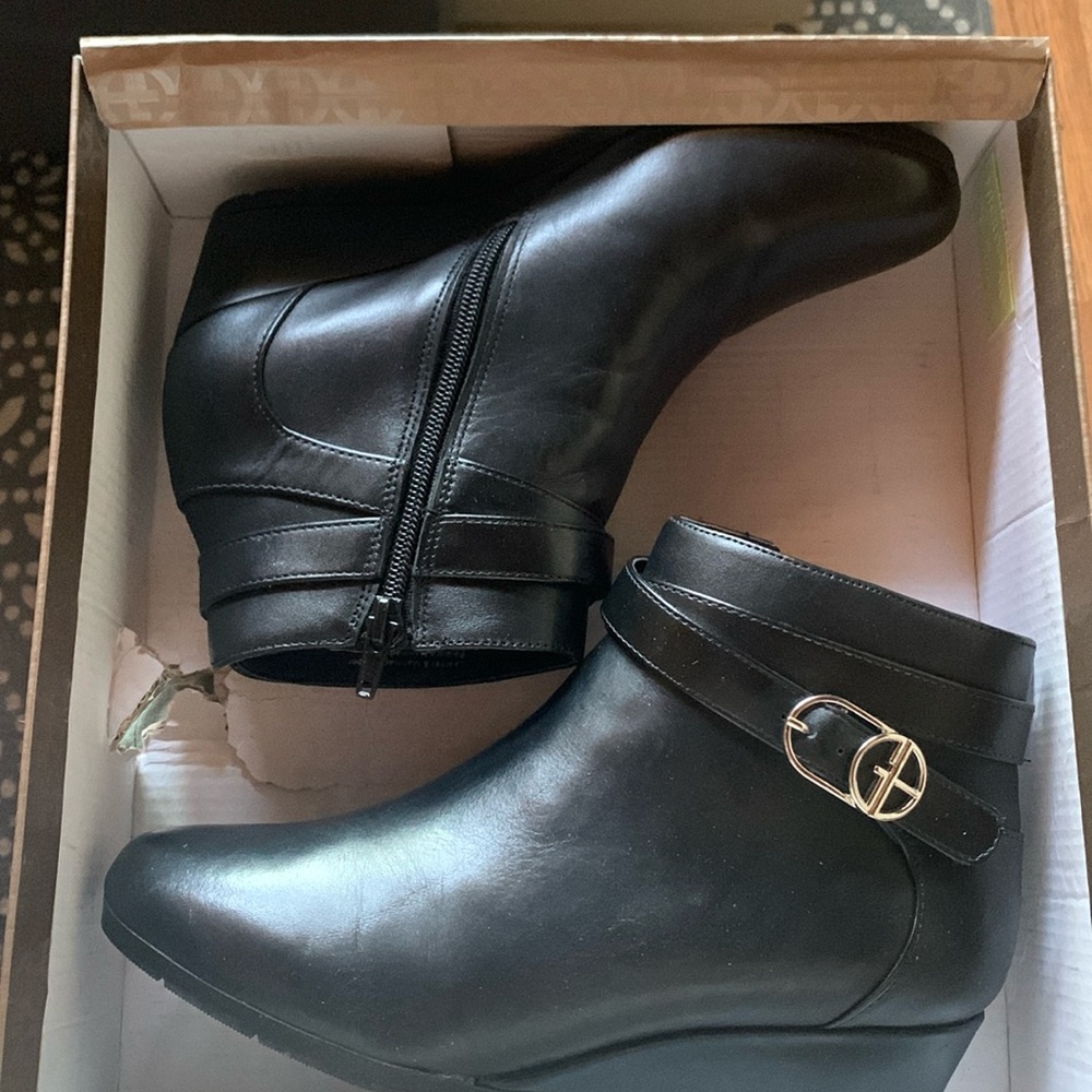 Giani Bernini Women Cherub Wedge Heel Ankle Booties Size US 7.5W Black - Picture 2 of 9